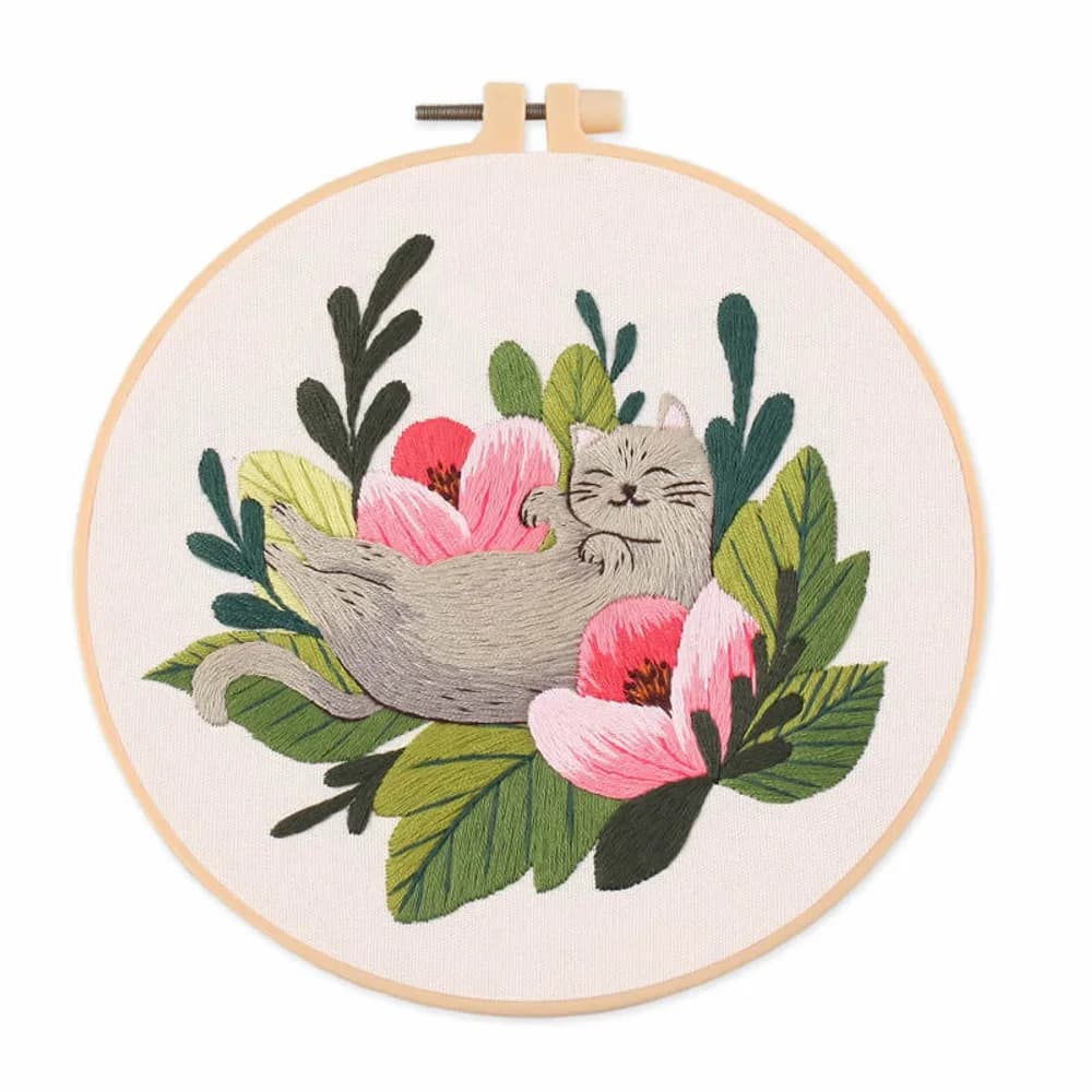Cat-pattern embroidery kit